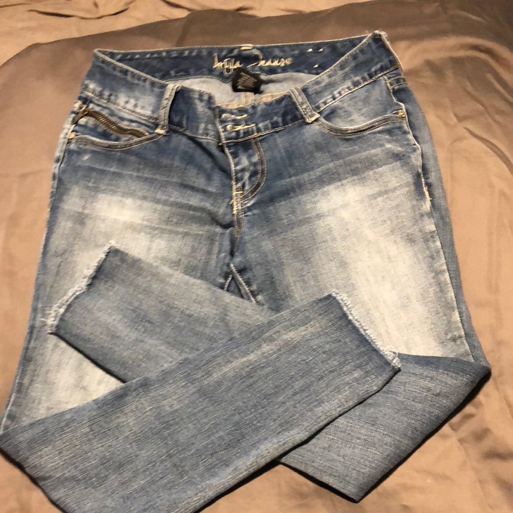 Skinny jeans with fringe hems
